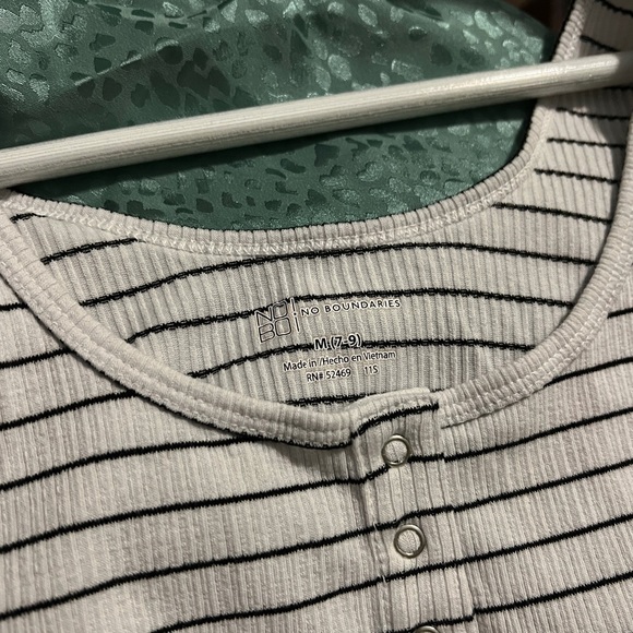 White & Black Cropped Cami - Picture 2 of 2